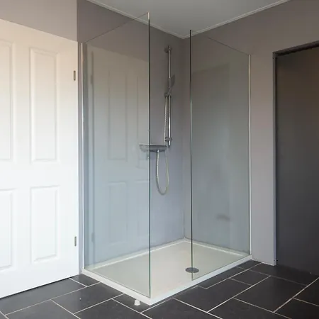 Modern Monteur Apartment Emmerich - 4 Bedrooms - 8 Single Beds إميريش