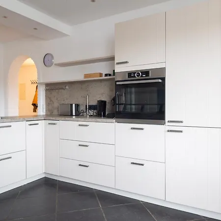 Modern Monteur Apartment Emmerich - 4 Bedrooms - 8 Single Beds شقة