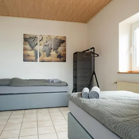 Modern Monteur Apartment Emmerich - 4 Bedrooms - 8 Single Beds شقة *