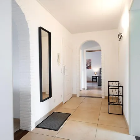 Modern Monteur Apartment Emmerich - 4 Bedrooms - 8 Single Beds شقة