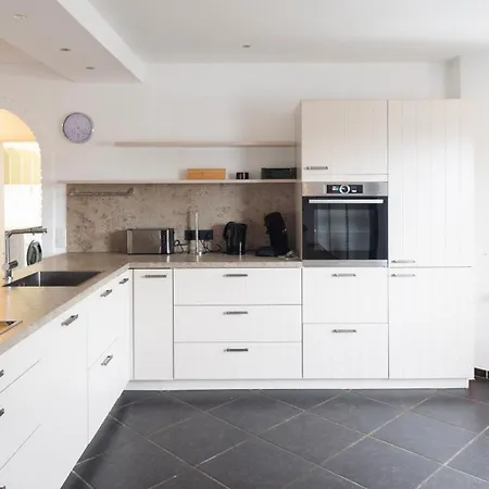 Modern Monteur Apartment Emmerich - 4 Bedrooms - 8 Single Beds شقة *