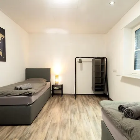 شقة Modern Monteur Apartment Emmerich - 4 Bedrooms - 8 Single Beds إميريش