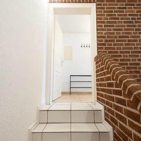 Modern Monteur Apartment Emmerich - 4 Bedrooms - 8 Single Beds إميريش